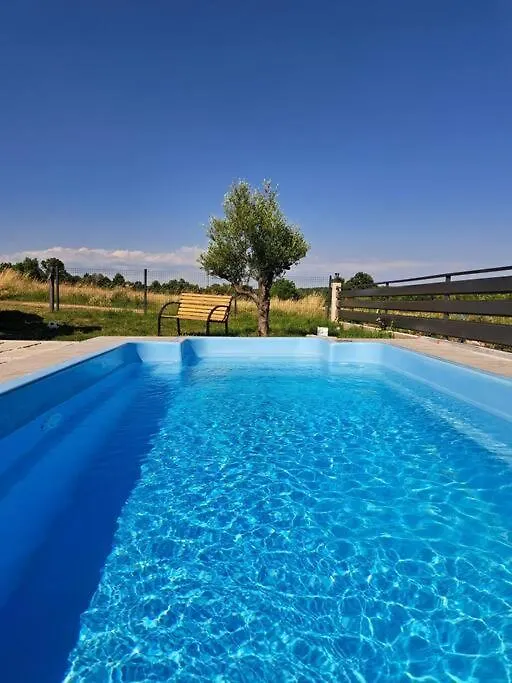Small Country House Manjadvorci بيت للعطل