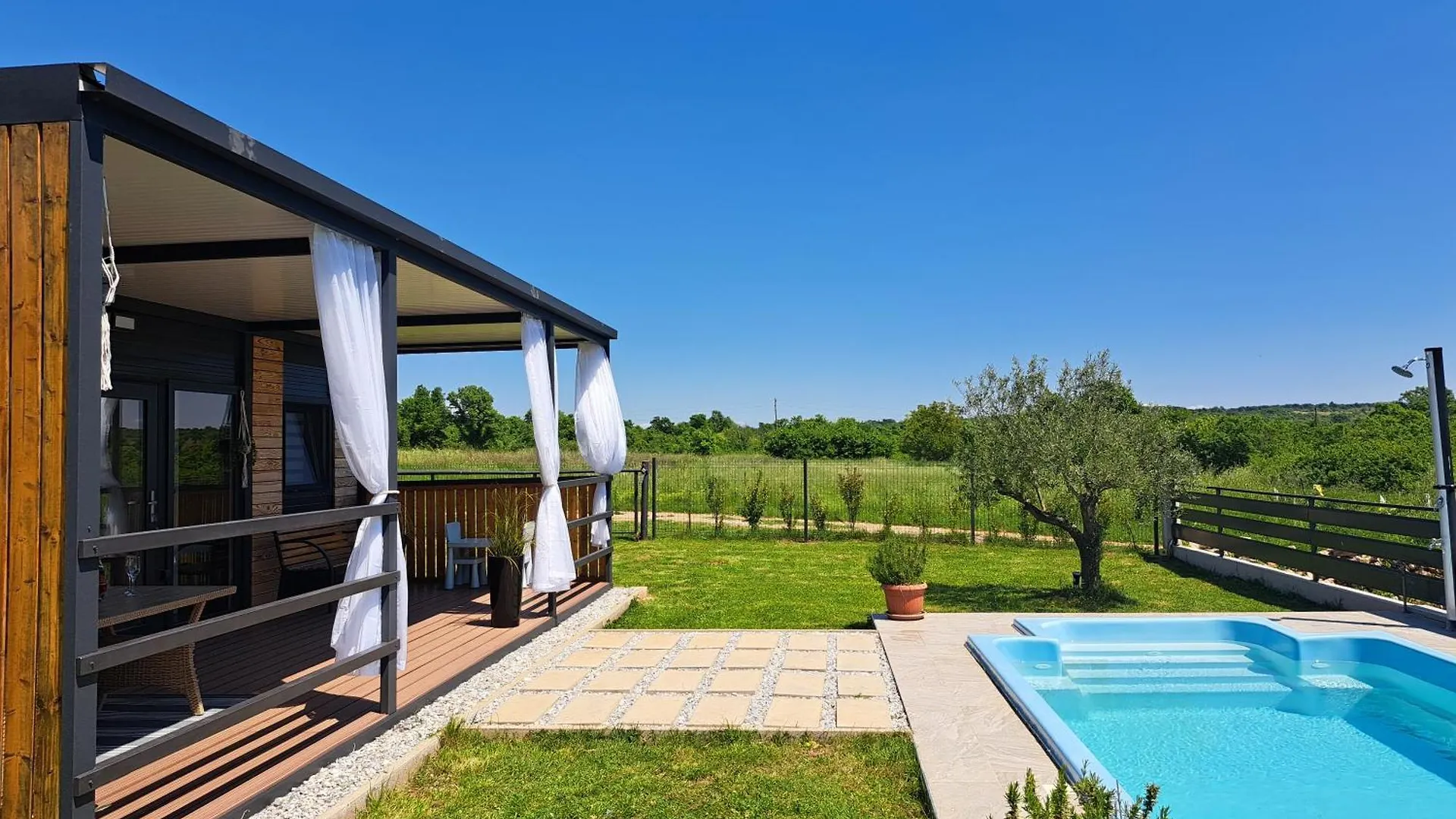 Small Country House Manjadvorci