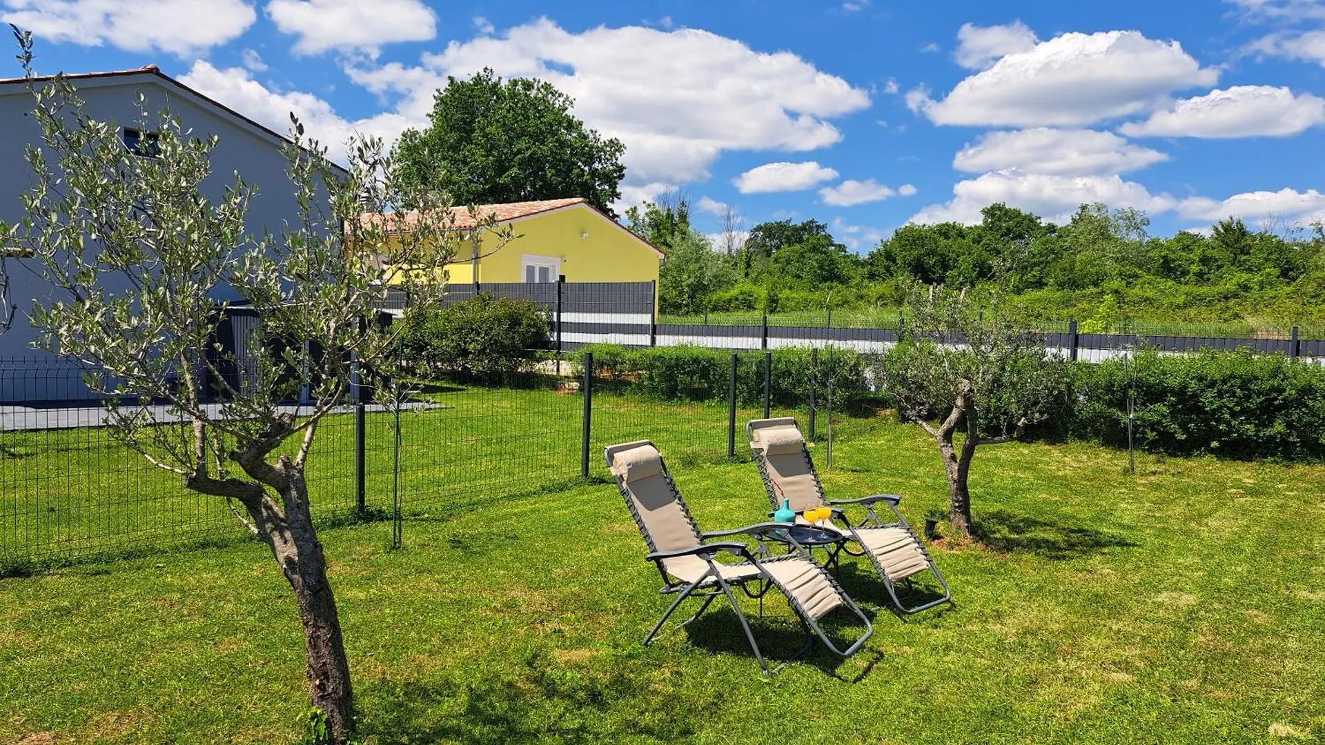Small Country House Manjadvorci Ferienhaus